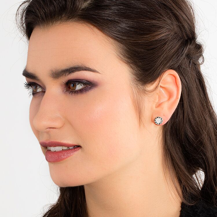 clous d'oreilles Classic blanc
