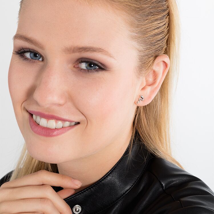 clous d'oreilles serpent