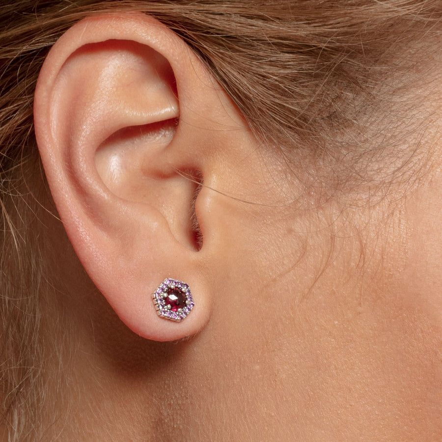 Clous d'oreilles hexagone rouge