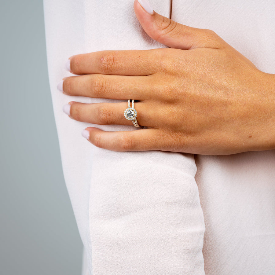 Round Halo Diamond Engagement Ring