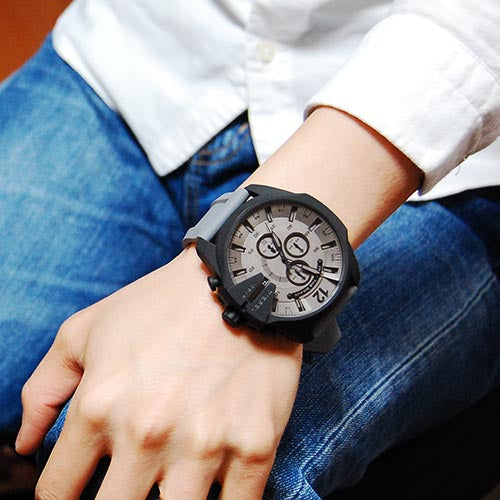 DIESEL Montre Mega Chief silicone à trois aiguilles