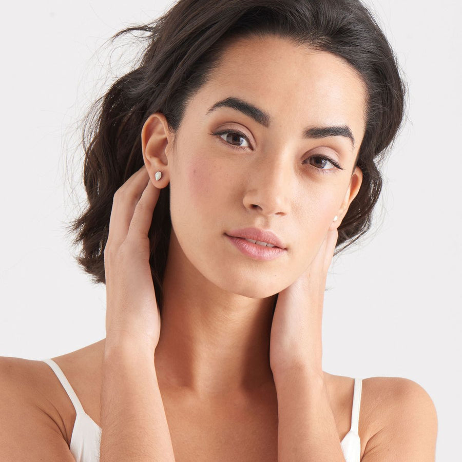 Clous d'oreilles avec opales