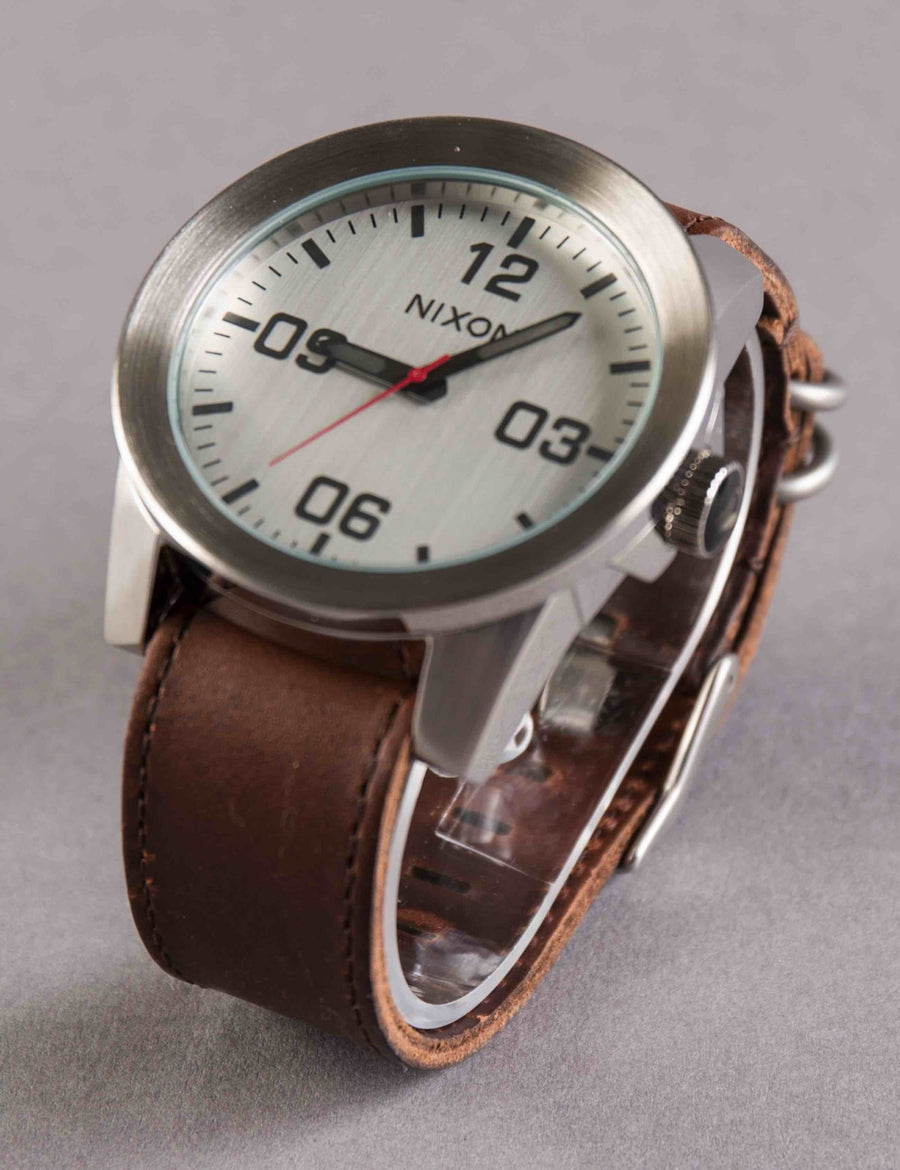 NIXON Corporal Cuir Brun 48mm